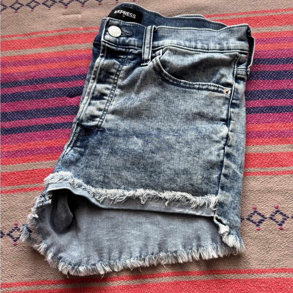 ❕NWOT❕Express Frayed Denim High Rise Shorts